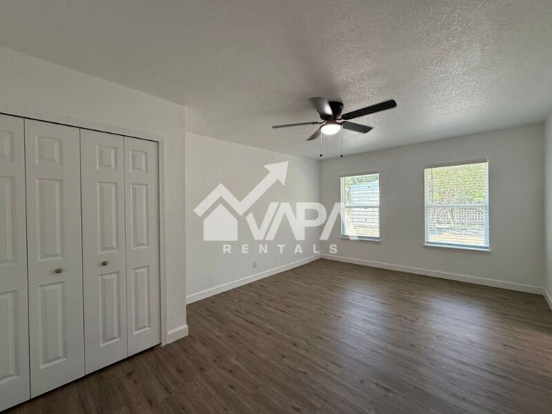 Building Photo - 315 Weizmann St