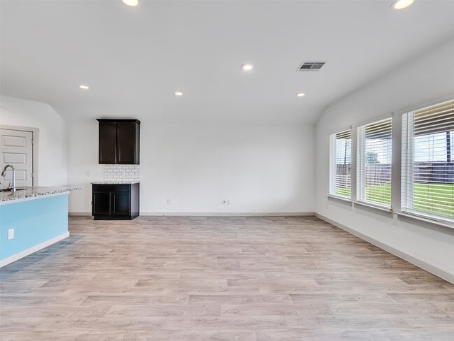 Building Photo - 8003 Black Forest Ln