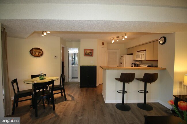 Building Photo - 6033 Curtier Dr