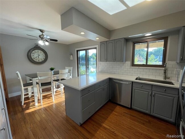 Building Photo - 1253 Bamford St