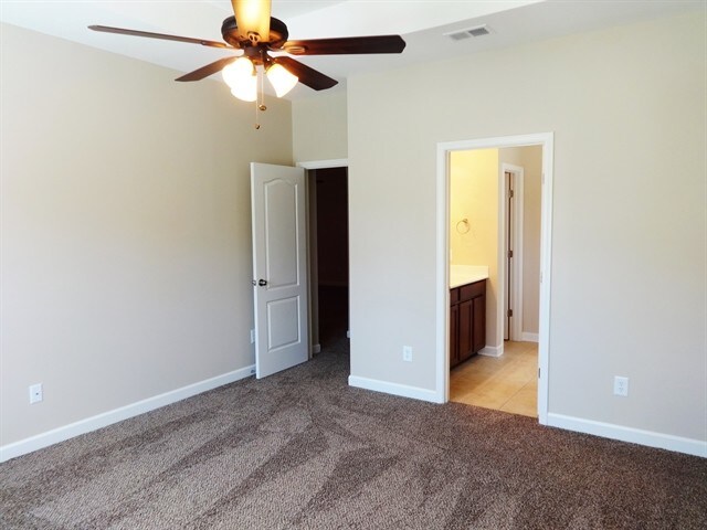 Building Photo - 515 Crossland Dr