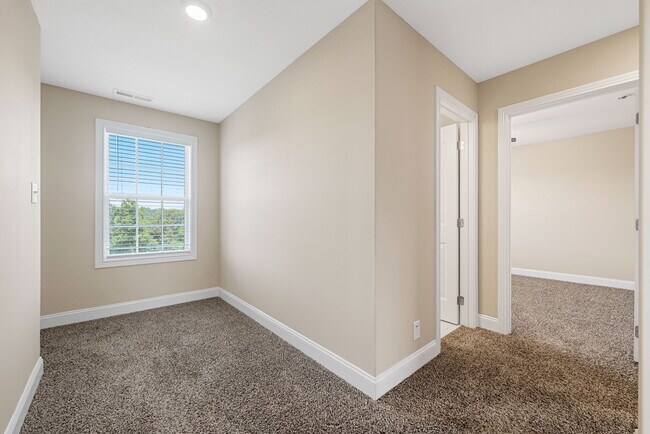 Building Photo - 2961 Lancelot Ln
