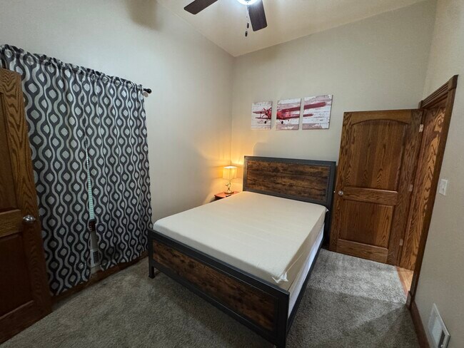 Building Photo - 1406 Shelby St