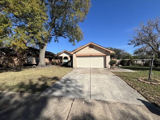 Building Photo - 1635 Ainsdale Dr