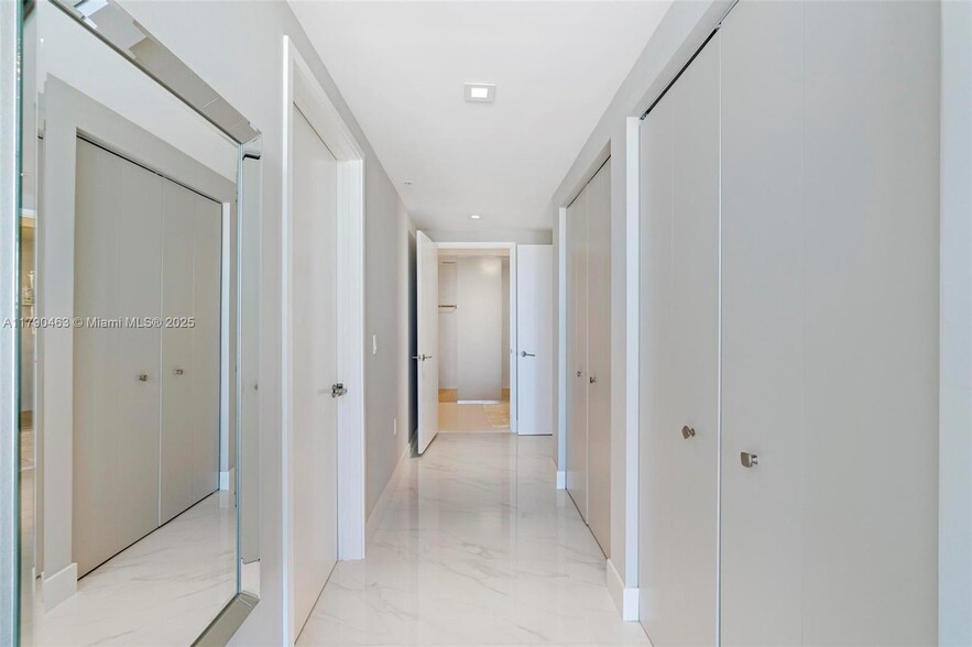 Building Photo - 300 Sunny Isles Blvd