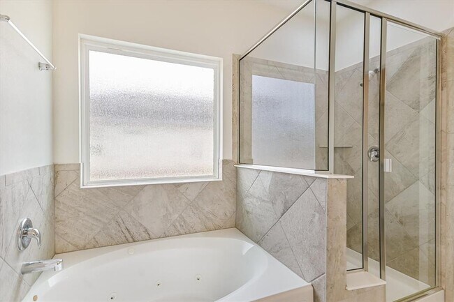 Building Photo - 8501 Looksee Ln