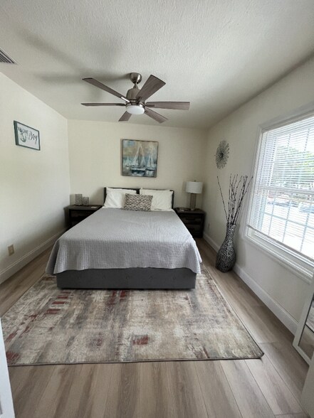 Building Photo - 5200 Coquina Key Dr SE
