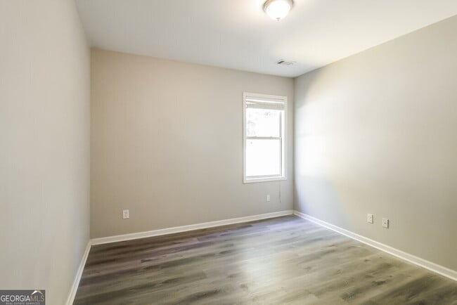 Building Photo - 30 Inverness Ave