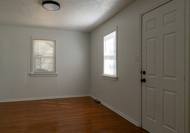 Building Photo - 3541 Blackstone Ave