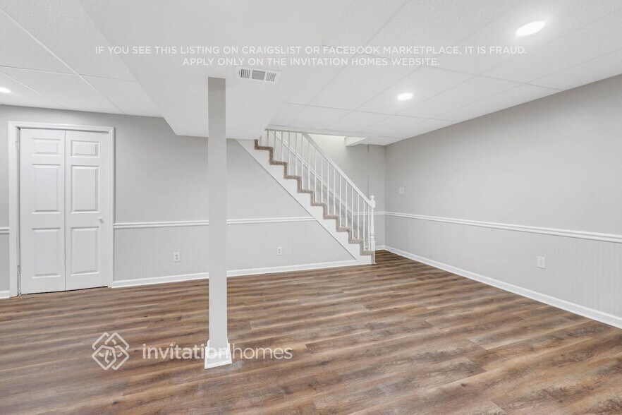 Building Photo - 3291 Niagara Dr