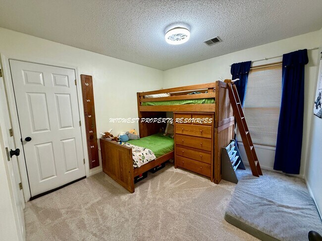 Building Photo - BEAUTIFUL TWO-STORY HOME w/POND VIEWS