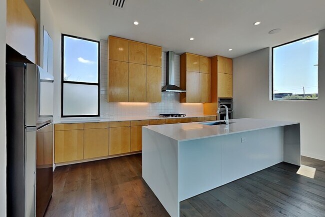 Building Photo - 103 Forest Star Dr