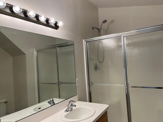 Building Photo - 1346 N Bay Dr