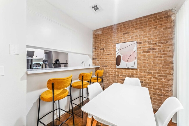 Building Photo - 500 S Congress Ave