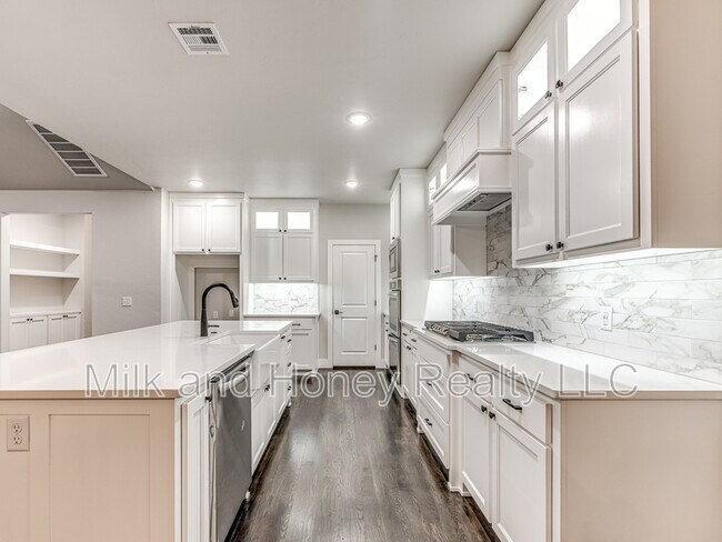 Building Photo - 8225 Jenny Ln