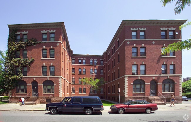 Building Photo - 2147 Main St