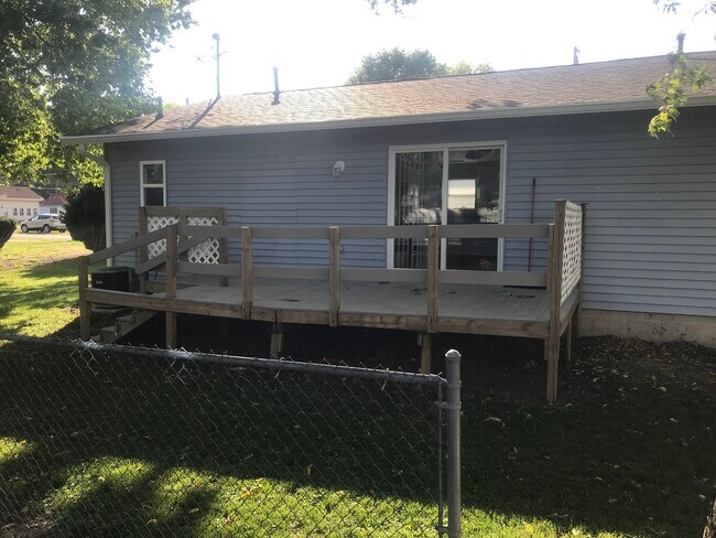 Back Deck - 301 S Ohio St