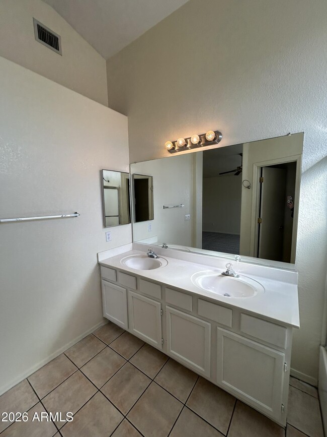 Building Photo - 51 N Del Pueblo Pl