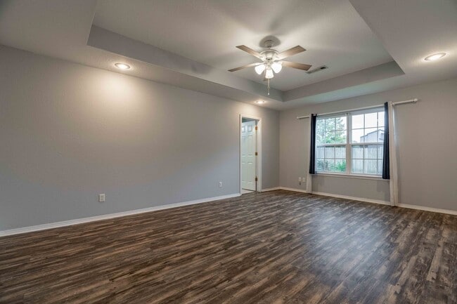 Building Photo - Spacious 3-Bedroom Home in Bentonville’s Eagle Crest Estates – First months rent 50% off!