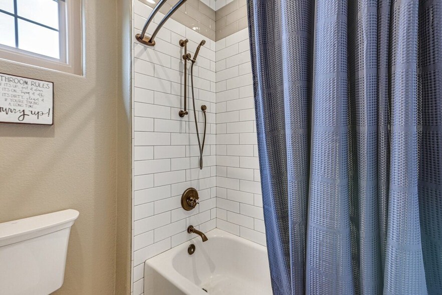 Building Photo - 13716 W Cypress St