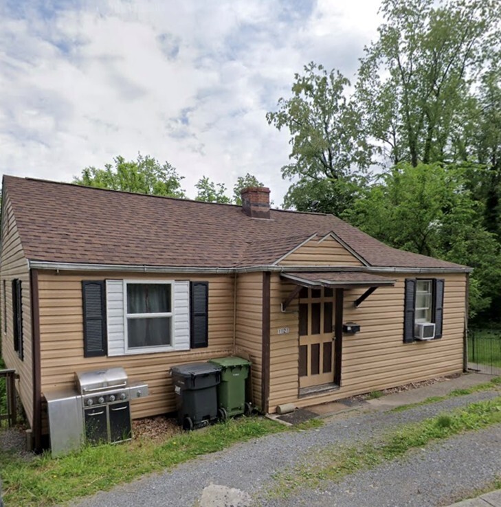 Building Photo - 1121 College Ave