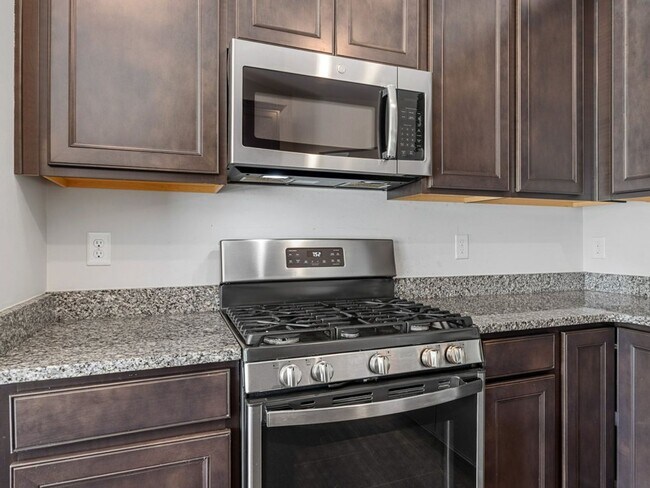 Building Photo - Stylish 3BR/2BA Home with Bonus Room in Gr...