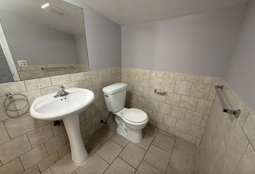 Building Photo - 2349 N Lorel Ave