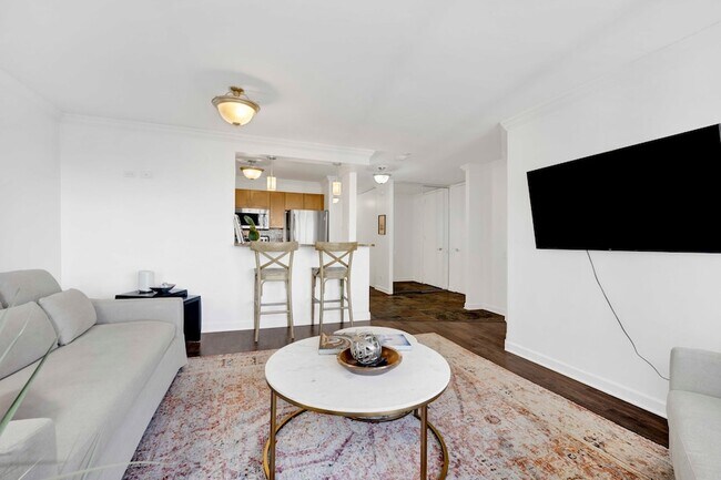 Building Photo - 30 E Huron St