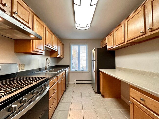 Building Photo - Cresent NE Apartments