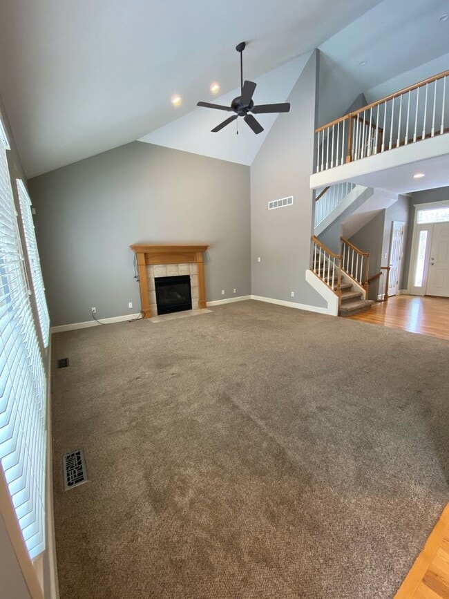 Building Photo - Wonderful Fox Chase home with fantastic spacious floor plan.