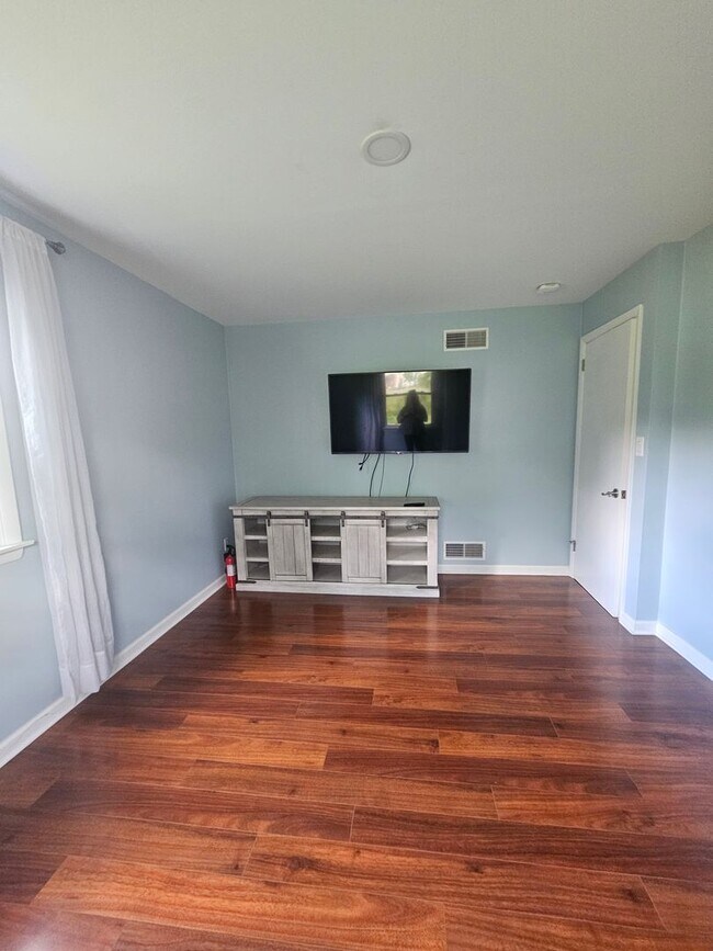 Building Photo - 400 Spring Lea Dr
