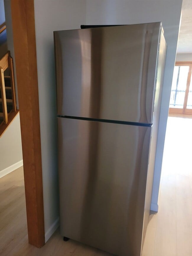 Building Photo - 4 bedroom Townhouse on Bloomington's South Side; Located in The Woodlands!