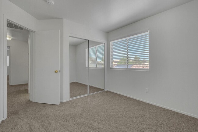 Building Photo - 193 Chadwell Ct