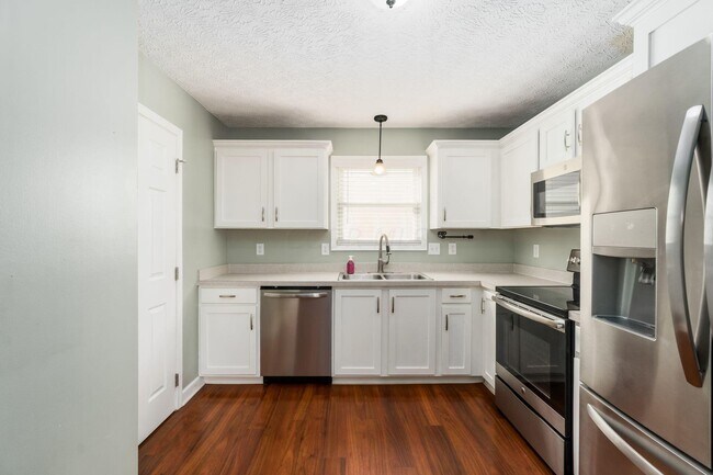 Building Photo - 1383 Pansy St