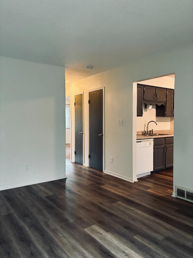 Building Photo - 935 Herold Ave