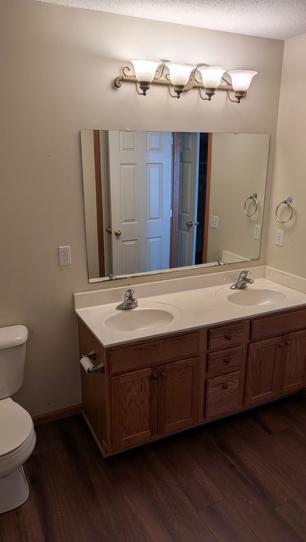 Building Photo - Amazing Apple Valley Townhome 4bd 3.5 Bath!!!