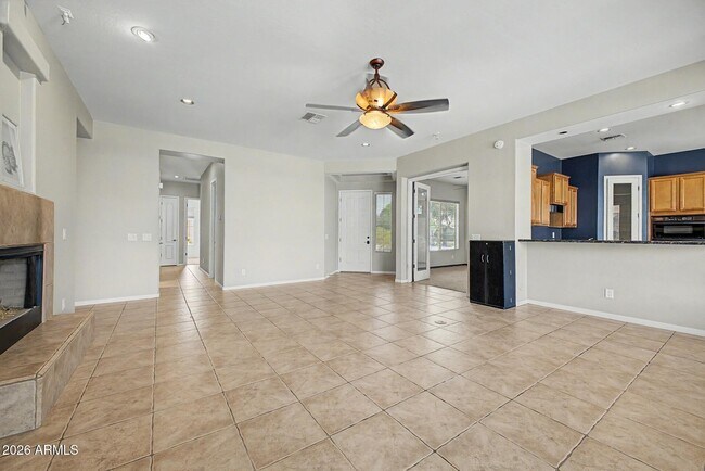Building Photo - 1902 E Desert Ln
