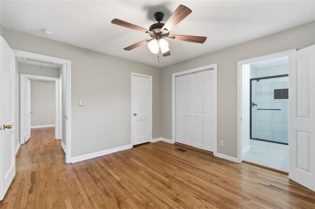 Building Photo - 1003 Valley Dr