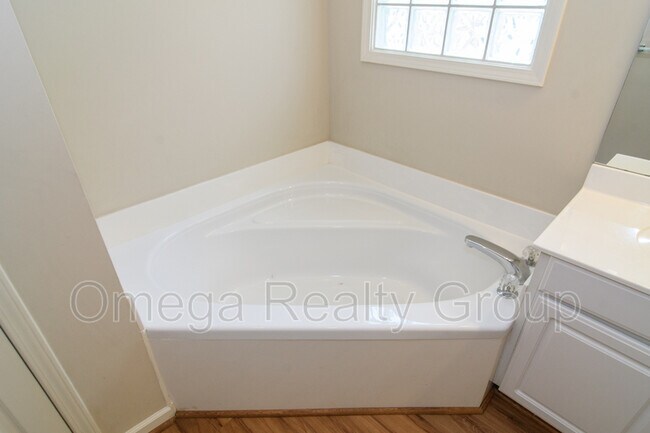 Building Photo - 4608 Fairfax Ct