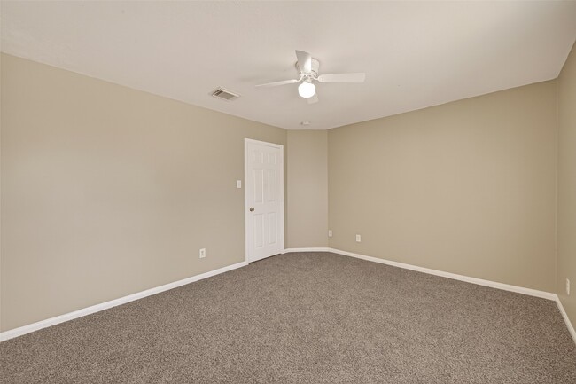 Building Photo - 17250 Cricketbriar Ct