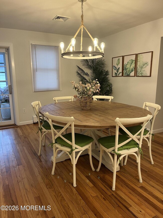 Building Photo - 2001 Main St