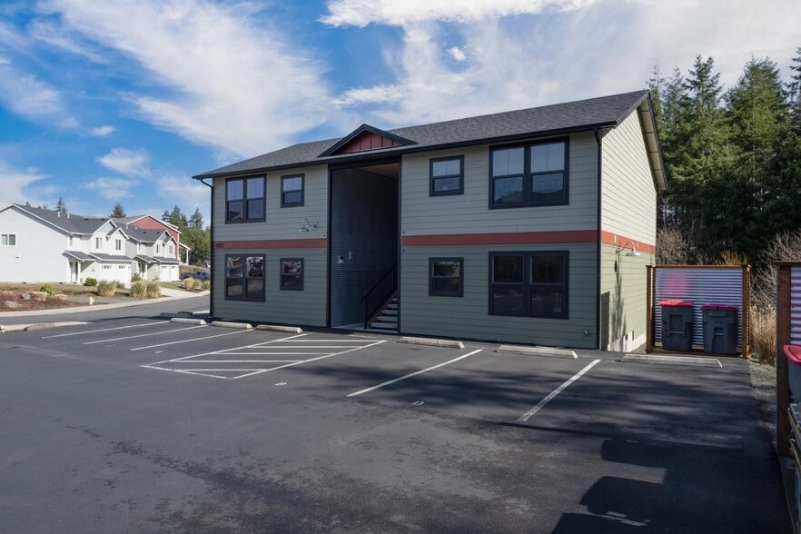 Building Photo - 1513 SE Honeysuckle Loop