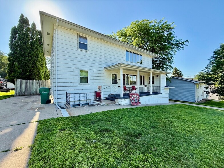 Building Photo - 814 Cedar River Dr