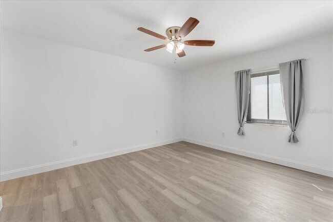 Building Photo - 11566 7th Ln N