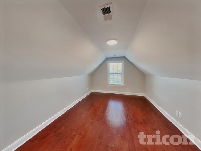 Building Photo - 585 Smoky Mountains Dr