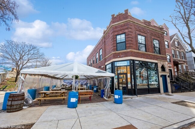 Building Photo - 2116 W Lyndale St