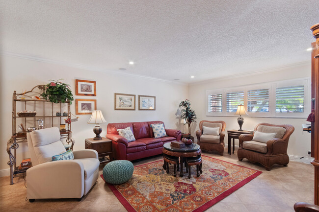 Building Photo - 1198 Hillsboro Mile