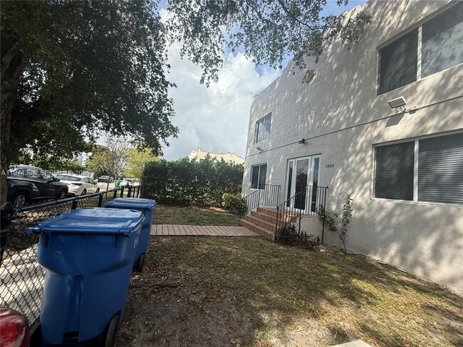 Building Photo - 1853 SW 17th St