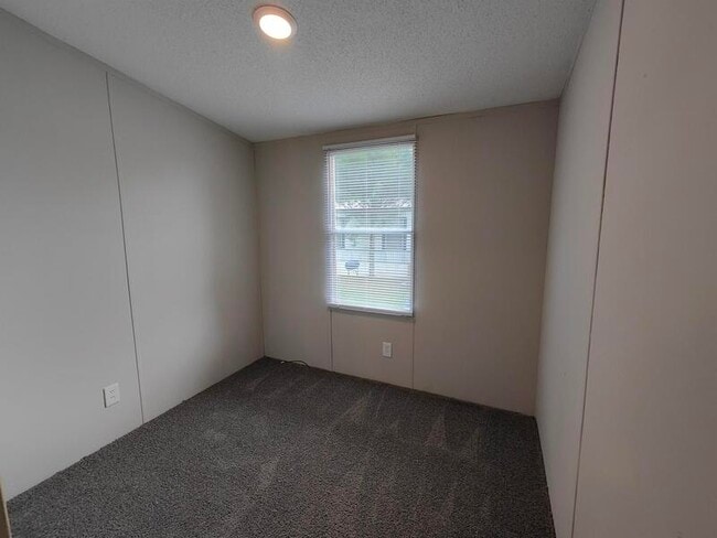 Building Photo - 193 Sunshine Dr