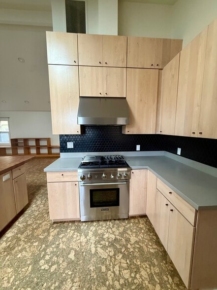 Kitchen - 1256 Hopkins St